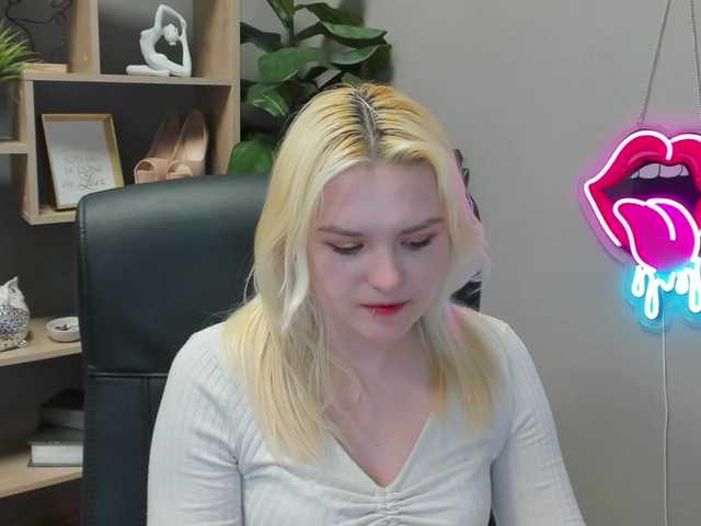 SweetLilyxo's BongaCams show and profile
