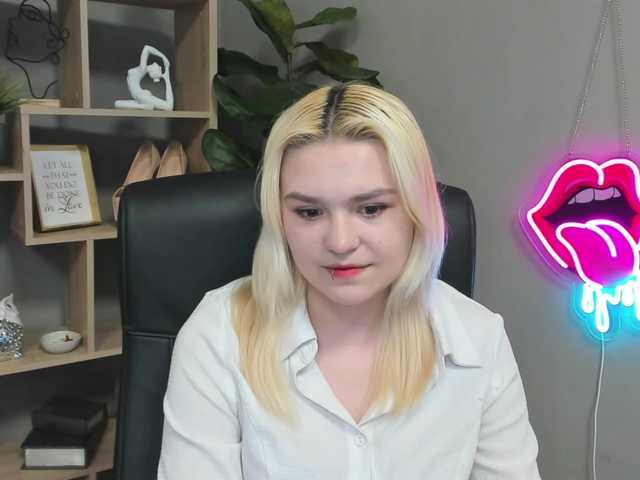 SweetLilyxo's BongaCams show and profile