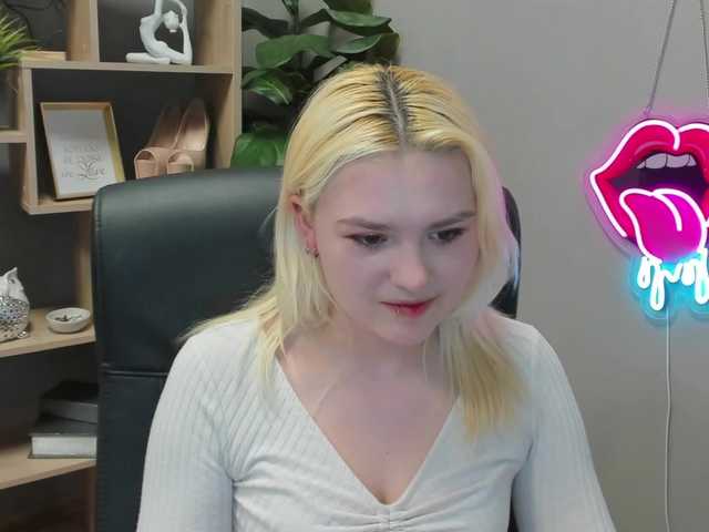 SweetLilyxo's BongaCams show and profile