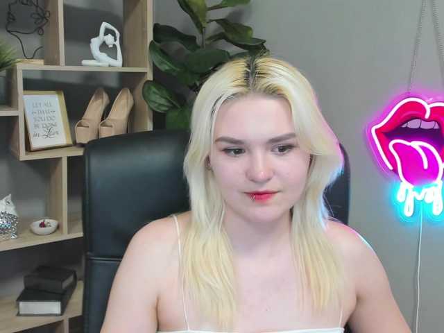 SweetLilyxo's BongaCams show and profile