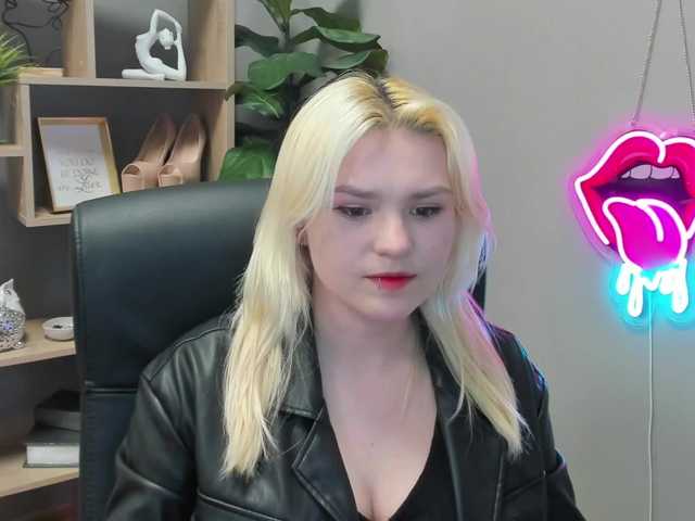 SweetLilyxo's BongaCams show and profile