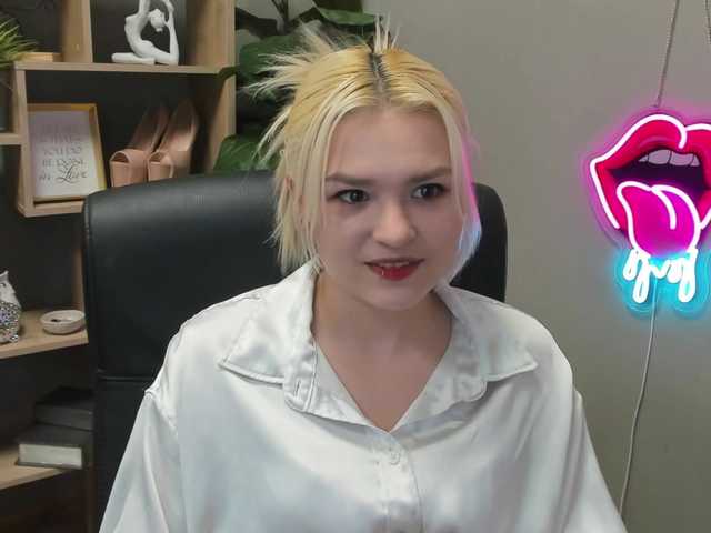 SweetLilyxo's BongaCams show and profile