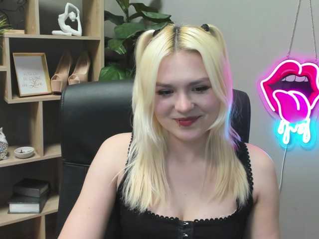 SweetLilyxo's BongaCams show and profile