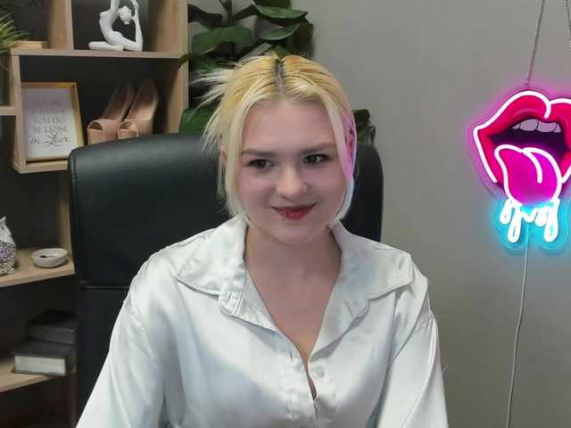 SweetLilyxo's BongaCams show and profile
