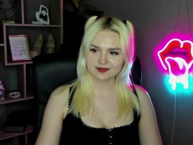 SweetLilyxo's BongaCams show and profile