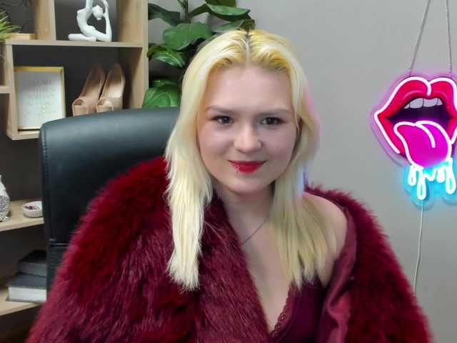 SweetLilyxo's BongaCams show and profile