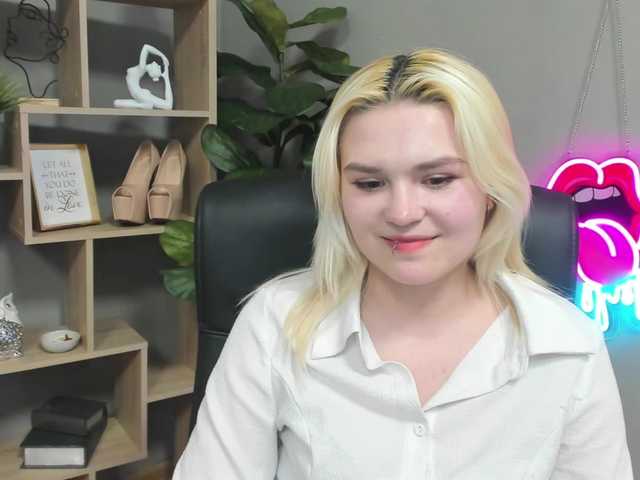 SweetLilyxo's BongaCams show and profile
