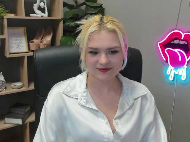 SweetLilyxo's BongaCams show and profile