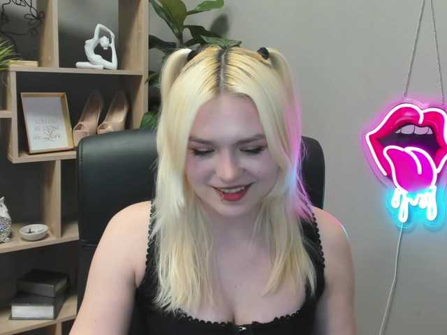 SweetLilyxo's BongaCams show and profile