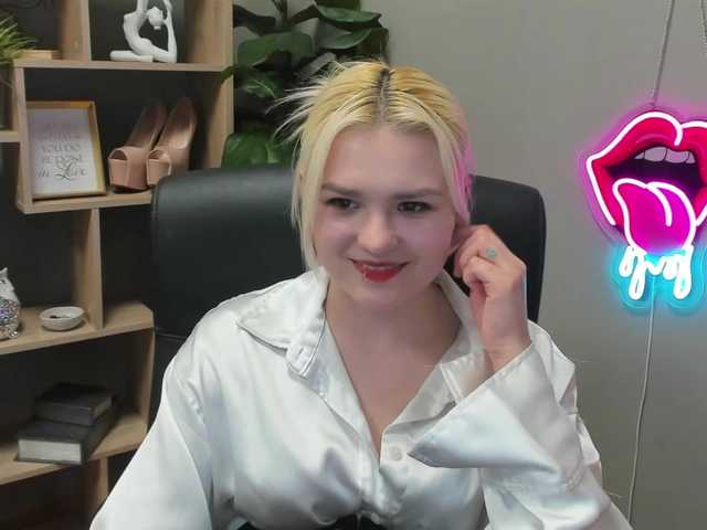 SweetLilyxo's BongaCams show and profile