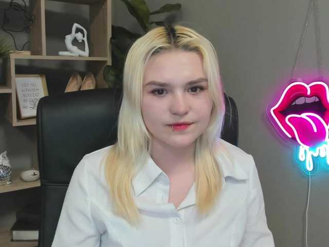 SweetLilyxo's BongaCams show and profile