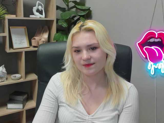 SweetLilyxo's BongaCams show and profile