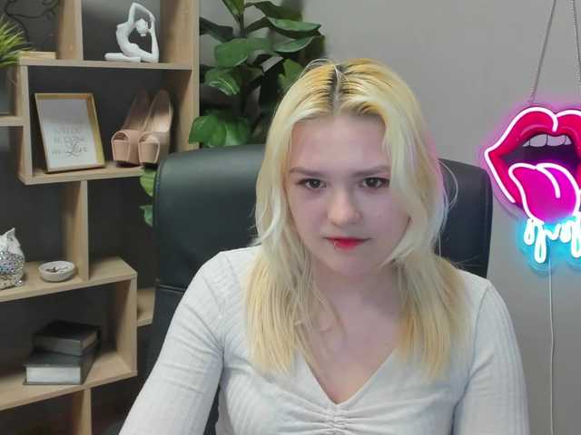 SweetLilyxo's BongaCams show and profile