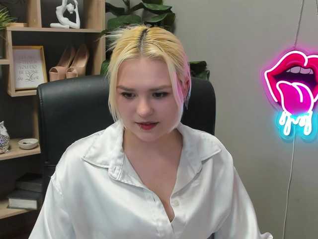 SweetLilyxo's BongaCams show and profile