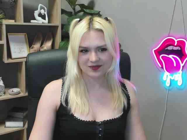 SweetLilyxo webcam