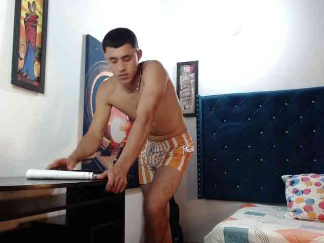 Crissteban1 Live Webcam on BongaCams