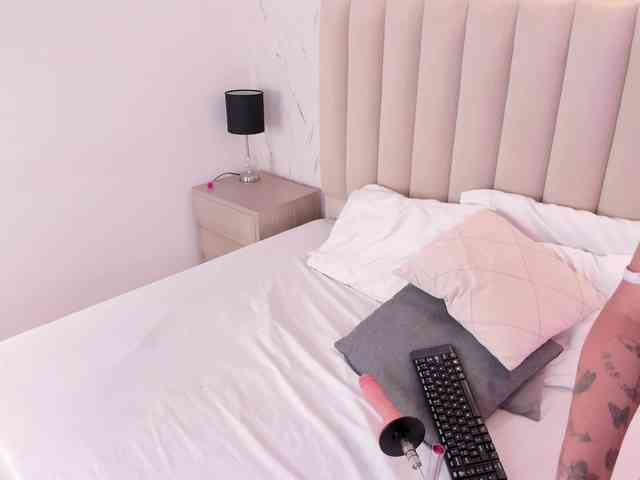 ViolettaRouse webcam