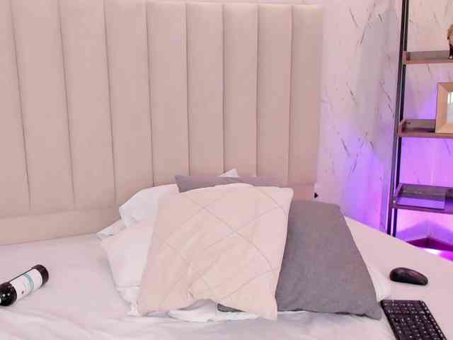 ViolettaRouse webcam