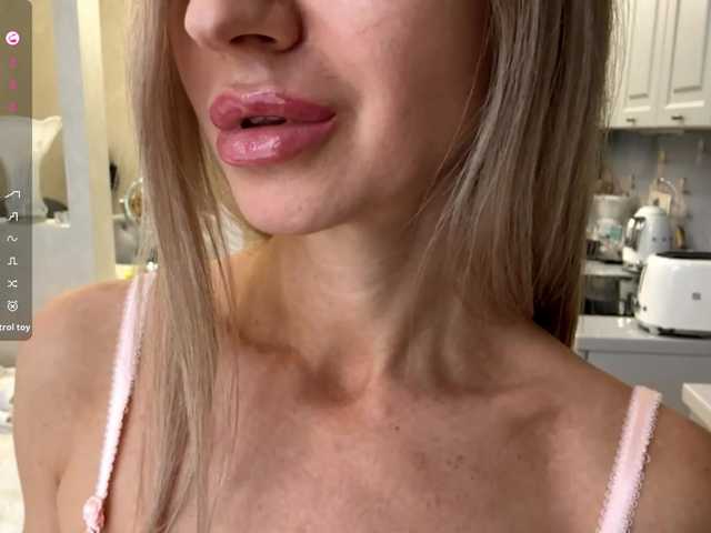 NicolleReisman from BongaCams is Freechat