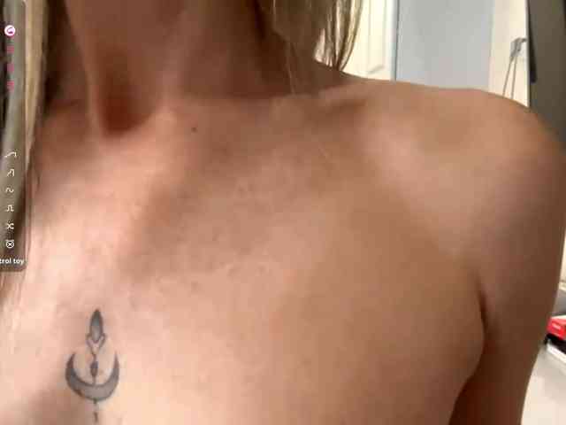 NicolleReisman Live Webcam on BongaCams