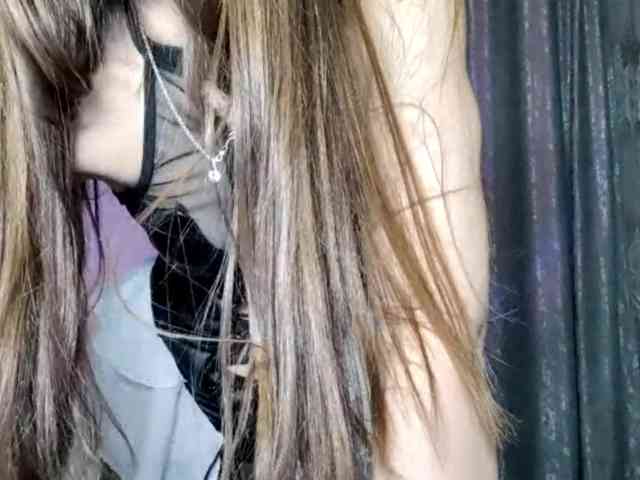 MagaliOttaway webcam