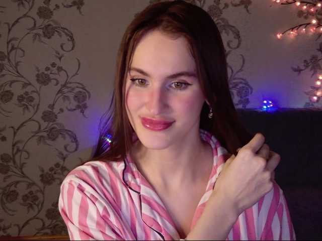 Felicia-Lav's BongaCams show and profile