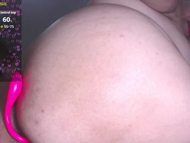 HotMilfSquirt's BongaCams show and profile