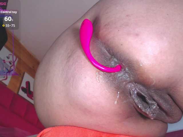 HotMilfSquirt's BongaCams show and profile