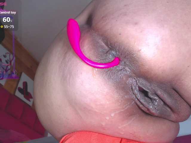 HotMilfSquirt's BongaCams show and profile