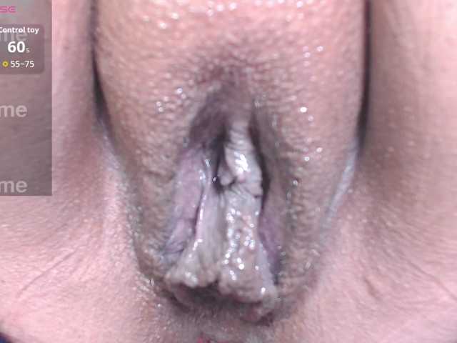 HotMilfSquirt's BongaCams show and profile