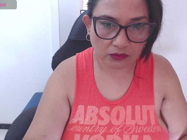 HotMilfSquirt's BongaCams show and profile