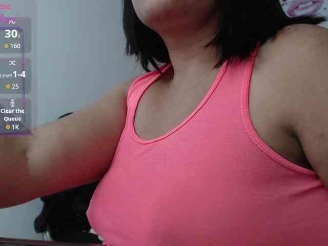 HotMilfSquirt webcam