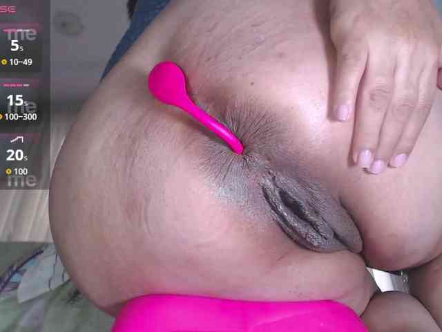 HotMilfSquirt webcam