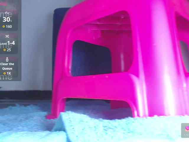 HotMilfSquirt webcam