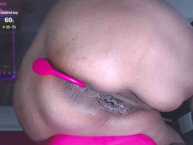 HotMilfSquirt webcam