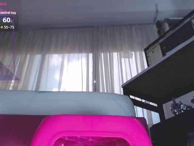 HotMilfSquirt webcam