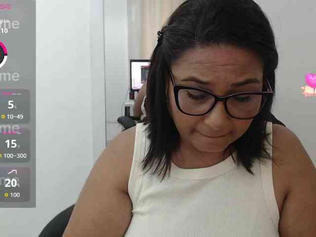 HotMilfSquirt webcam