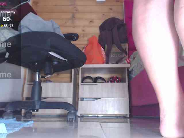 HotMilfSquirt webcam