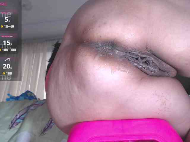 HotMilfSquirt webcam