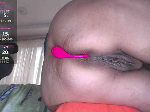 HotMilfSquirt webcam