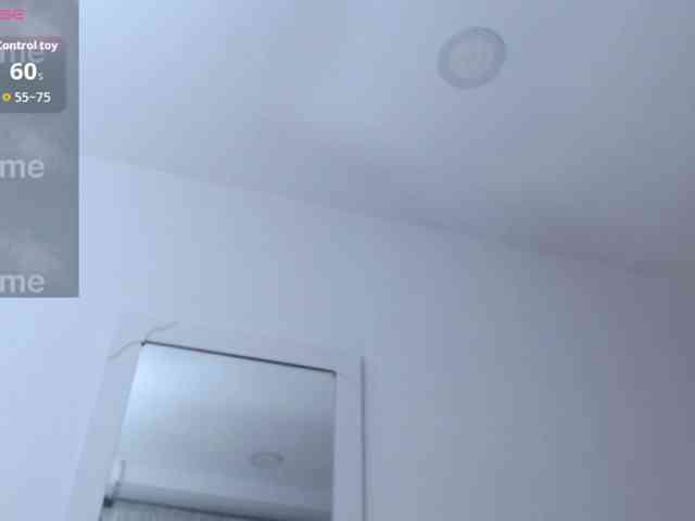 HotMilfSquirt webcam