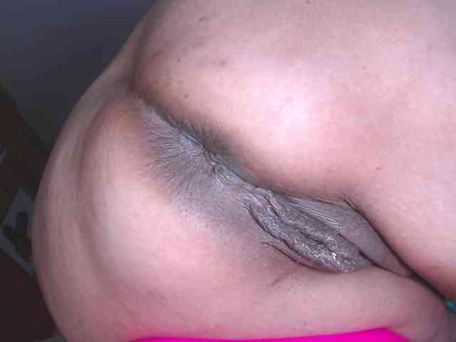 HotMilfSquirt webcam