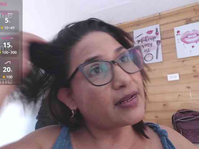 HotMilfSquirt webcam