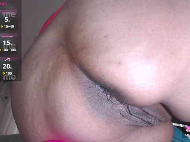 HotMilfSquirt webcam