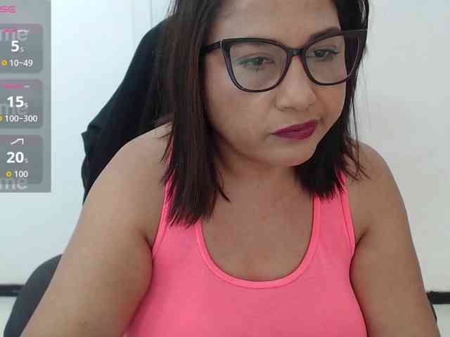 HotMilfSquirt webcam