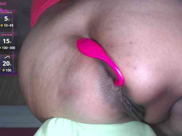 HotMilfSquirt webcam