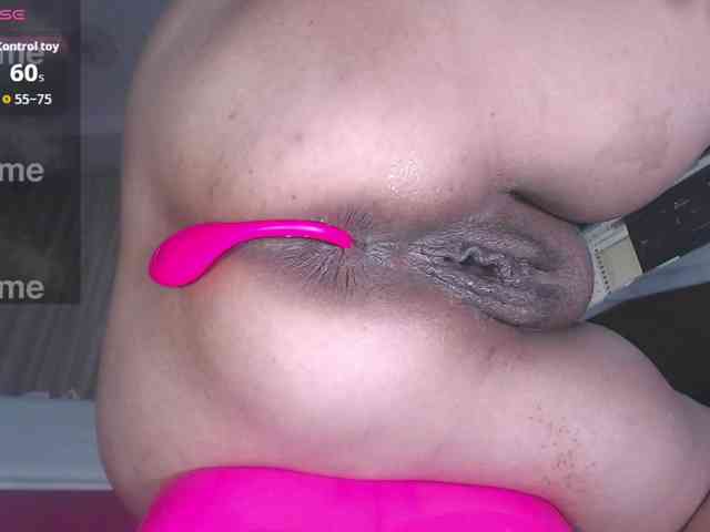 HotMilfSquirt webcam