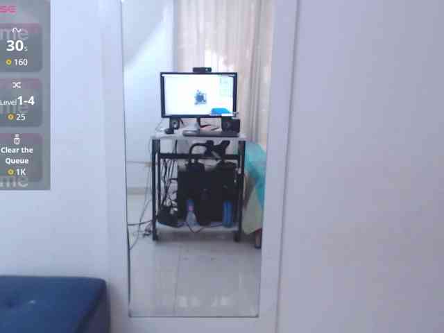 HotMilfSquirt webcam