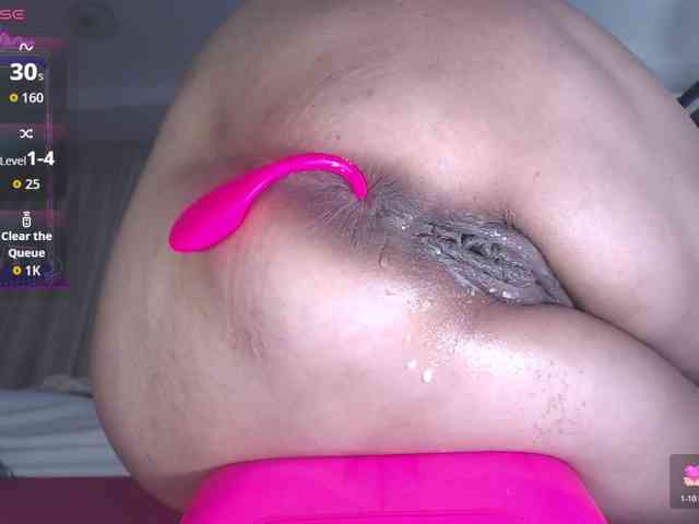 HotMilfSquirt webcam