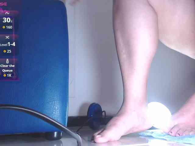 HotMilfSquirt webcam